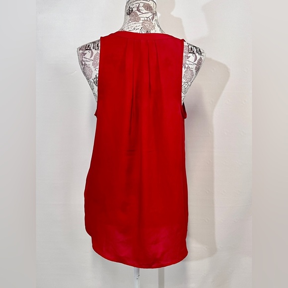 JOIE Red sleeveless split V neck top size M. - Picture 7 of 11